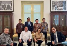 Menkeu Sri Rapat dengan Presiden Bahas Perkembangan Terkini Strategi Perkuatan Ekonomi Indonesia FOTO: Menteri Keuangan (Menkeu) Sri Mulyani Indrawati bersama menghadiri rapat di Istana Merdeka bersama Presiden Prabowo Subianto. Siang hingga sore hari pada Senin (7/4/2025). (Properti Sri Mulyani Indrawati via Facebook)