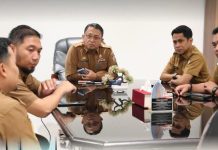 Awali Kerja Usai Libur Bersama, Dispora Makassar Gelar Rapat Antar Bidang FOTO: Pelaksana Tugas (Plt) Kepala Dinas Pemuda dan Olahraga (Dispora) Kota Makassar A. Muh. Yasir menggelar rapat bersama kepala bidang Dispora. (Properti Dispora via Facebook)