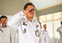 Sinergi dalam Kebersamaan: Prof. Yusril Ihza Mahendra Pimpin Apel Pegawai dan Halal Bihalal 3 Kementerian FOTO: Amsar Kepala Rumah Tahanan Negara Kelas IIB Barru mengikuti secara virtual kegiatan Apel Pegawai dan Halal Bihalal 3 Kementerian yang terdiri dari Kementerian Hukum, Hak Asasi Manusia, Imigrasi dan pemasyarakatan, dalam wujud sinergi dalam kebersamaan yang terpusat di Jakarta. Rabu (9/4/2025).