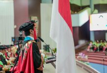 Periode Wisuda April, Rektor Unhas: Alumni Harus bangga pada Almamater FOTO: Rektor Unhas Prof Jamaluddin Jompa memimpin langsung dan mewisuda 874 sarjana (S1), serta 247 program profesi dan 47 program spesialis-1 pada Wisuda Periode April 2025, di Gedung Baruga A.P Pettarani, Kampus Unhas Tamalanrea, Makassar, Kamis, 9 April 2025. (Properti Humas Unhas)