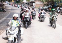 Jalin Sinergitas TNI Polri, Kapolres Gowa Touring Kamtibmas ke Parangloe FOTO: Kapolres Gowa, AKBP Muhammad Aldi Sulaiman, S.I.K., M.Si., dan Kasdim 1409 Gowa, Mayor Arh M. Yuliansyah, S.E., memimpin Touring Kamtibmas pada Sabtu (12/4/2025).