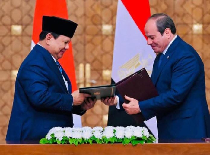 IMG-20250413-WA0248(1) FOTO: Presiden Prabowo Subianto disambut secara resmi oleh Presiden Republik Arab Mesir, Abdel Fattah El-Sisi, di Istana Al Ittihadiya, Kairo, Sabtu (12/04/2025). (Sumber: BPMI Setpres)