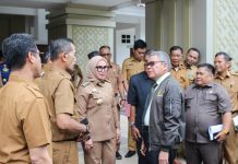 Taufan Pawe Sebut Bupati dan Wabup Barru Bentuk Kolaborasi Pemerintahan Berkelanjutan FOTO: Anggota Komisi II DPR RI Taufan Pawe saat lakukan kunjungan kerja spesifik didampingi Bupati Andi Ina Kartika Sari di Rumah Jabatan Bupati Barru, Selasa 15 April 2015. (Istimewa)