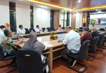 Fakultas Kehutanan Unhas Akan Kelola Arboretum di IKN, Rektor: Kita Mendukung Keberlanjutan Lingkungan FOTO: Fakultas Kehutanan Universitas Hasanuddin saat melakukan ekspose desain rencana pengelolaan areal lahan arboretum di Ibu Kota Nusantara (IKN) di Ruang Rapat Senat Lantai 2 Fakultas Kehutanan, Kampus Unhas Tamalanrea, Makassar dan terhubung langsung melalui zoom meeting, Senin (14/4/2025). (Properti Humas Unhas)