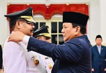 Presiden Prabowo Lantik Gubernur Papua Pegunungan di Istana Negara FOTO: Presiden Prabowo Subianto saat melantik Gubernur Papua Pegunungan di Istana Negara, Jakarta, Kamis (17/04/2025). (Properti Seskab)