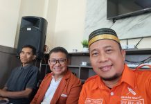 Musda Perdana Tetapkan Haji Paris sebagai Ketua DPD GR Makassar FOTO: Paling kanan Asri Tadda, Ketua DPW Gerakan Rakyat Sulawesi Selatan.