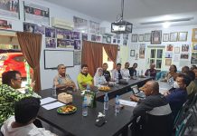 BISMA OKCF 2025 Siap Digelar, FORKI Sumut Dukung Penuh BISMA OKCF 2025 FOTO: Ketua Umum FORKI Sumut, Tun DR H Rahmat Shah melalui Sekretaris Umum Zulkarnaen Purba saat melakukan rapat bersama Ketua Panitia Pelaksana, Kapten Cba Popsi Rudi Hendriko di Sekretariat FORKI Sumut, Jalan Pepaya No. 24-26, Sabtu (19/4/2025).