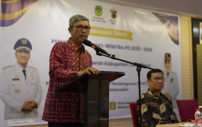 IMG-20250421-WA0206 FOTO: Ketua LPPM Unhas, Prof. Nasrum saat memberikan materi pada Bimtek RPJMD dan Renstra dengan perangkat pemkab Luwu Timur Tahun 2025–2029 di Hotel Best Western Plus Makassar berlangsung dari tanggal 21 hingga 24 April 2025.