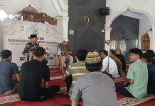 Kuasai Sains Dan Teknologi Untuk Kejayaan Islam FOTO: Guru Besar Universitas Islam Negeri Sumatera Utara (UINSU), Prof, Dr, Ansari Yamamah, MA saat memaparkan materinya dalam Mudzakarah Umat Sosialisasi Pancasila sebagai ideologi negara dalam menghempang penyebaran faham Khilafah di Masjid Imanurrahman, Jalan Bakti Luhur, Medan Helvetia. Senin (21/4)