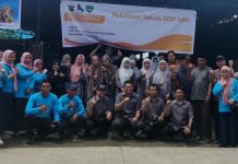 Sambut Dies Natalis ke 61, Fapet Unhas Adakan Pengabdian Masyarakat Serentak di Empat Lokasi FOTO: Mahasiswa Fakultas Peternakan Universitas Hasanuddin saat pelepasan di Rumah Jabatan Bupati Maros (19/4/2025).