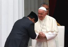 Paus Fransiskus Mangkat, Presiden Hingga Menteri Sampaikan Bela Sungkawa FOTO: Presiden Prabowo Subianto saat menerima kedatangan Paus Fransiskus di Jakarta beberapa waktu lalu. (Properti via Facebook Prabowo Subianto)
