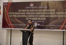 Menangkan 9 Sengketa PHPU Pilkada 2024, KPU Apresiasi Kinerja JPN Kejati Sulsel FOTO: Kejati Sulsel Agus Salim saat menghadiri Exit Meeting Bantuan Hukum terhadap Perselisihan Hasil Pemilihan Umum (PHPU) untuk 9 Pemilihan Kepala Daerah (Pilkada) Se-Sulawesi Selatan yang dilaksanakan di Kabupaten Bulukumba, Kamis (24/4/2025).