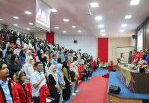 Fakultas Hukum Unhas Gelar Kuliah Umum Hadir Jaksa Agung RI, Bahas Arah Baru Sistem Pemidanaan FOTO: Civitas Fakultas Hukum Universitas Hasanuddin saat menyelenggarakan kuliah umum oleh Jaksa Agung Republik Indonesia, Prof. Dr. ST Burhanuddin, S.H., M.M. Kegiatan yang berlangsung secara hybrid berlangsung di Baruga Baharuddin Lopa, FH Unhas, dan terhubung secara virtual melalui zoom meeting, pada Kamis (24/4), mulai pukul 14.00 WITA.