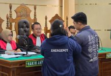 Perkara Dosen Bunuh Suami, Korban Sudah Tidak Bernyawa Saat Tiba di UGD FOTO: Salah satu saksi dihadirkan di Pengadilan Negeri Medan. Kamis (24/5). Dalam perkara dugaan pembunuhan yang dilakukan Dr. Tiromsi Sitanggang terhadap suaminya, Rusman Maralen Situngkir.