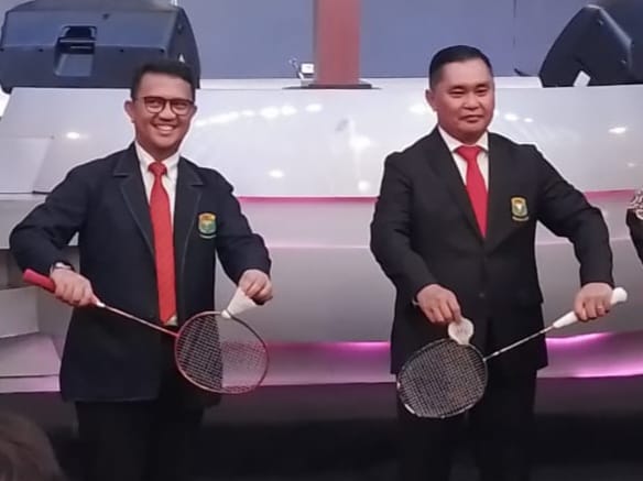 IMG-20250425-WA0111 FOTO: Kiri Ketua Persatuan Bulutangkis Seluruh Indonesia (PBSI) Sulsel Devo Khaddafi dan Ketua Umum PBSI (Persatuan Bulu Tangkis Seluruh Indonesia) saat ini adalah Muhammad Fadil Imran.