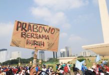 May Day 2025: Presiden Prabowo Janji Hapus Sistem Outsourcing FOTO: Pekerja atau Buruh saat menghadiri peringatan Hari Buruh Internasional atau May Day 2025 di kawasan Monumen Nasional (Monas), Jakarta Pusat. Kamis 1 Mei 2025. (Properti via Facebook Prabowo Subianto)