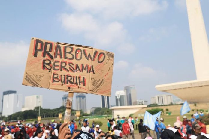 FB_IMG_1746109706383 FOTO: Pekerja atau Buruh saat menghadiri peringatan Hari Buruh Internasional atau May Day 2025 di kawasan Monumen Nasional (Monas), Jakarta Pusat. Kamis 1 Mei 2025. (Properti via Facebook Prabowo Subianto)