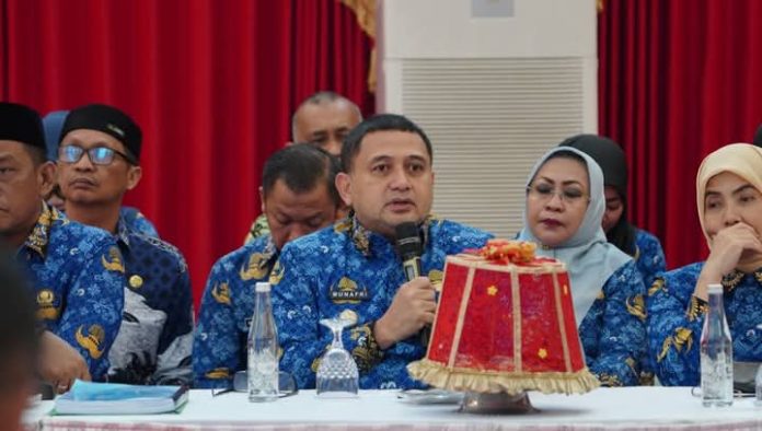 FB_IMG_1746171182628 FOTO: Wali Kota Munafri Arifuddin dan Wakil Wali Kota Makassar Aliyah Mustika Ilham. (Properti Humas Pemkot Makassar)