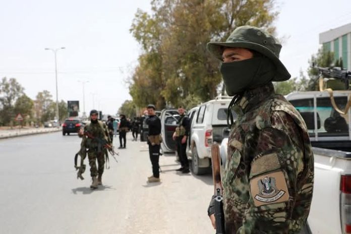 FB_IMG_1746182208499 FOTO: Tentara Pemerintah saat menguasai Kota Ashrafiyat Sahnaya di sebelah barat daya Damaskus, pada Rabu (30/4). (Properti China Xinhua News)