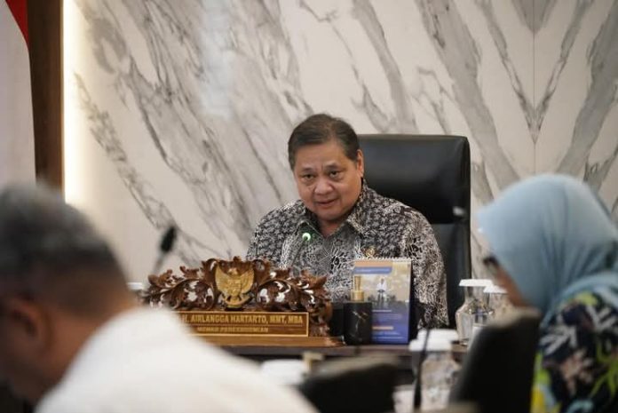 FB_IMG_1746210976469 FOTO: Menteri Koordinator (Menko) Bidang Perekonomian Airlangga Hartarto memimpin Rapat Koordinasi Terbatas (Rakortas) terkait perkembangan Perjanjian Kemitraan Ekonomi Komprehensif Indonesia–Uni Eropa (IEU-CEPA) di Kantor Kemenko Perekonomian, Jakarta Pusat pada Jumat (2/5). (Properti via Facebook)