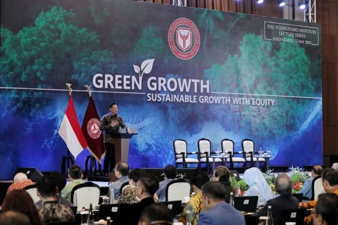 FB_IMG_1747117427340 FOTO: Ketua Umum DPP Partai Demokrat Agus Harimurti Yudhoyono (AHY) secara langsung membuka The Yudhoyono Institute (TYI) Lecture Series yang diselenggarakan di Yogyakarta, Senin kemarin (12/5).