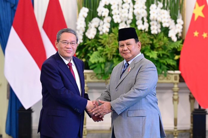 FB_IMG_1748175445403 FOTO: Presiden Prabowo Subianto dan Perdana Menteri Cina Li Qiang di Istana Merdeka, Jakarta, Ahad, 25 Mei 2025. (Properti via Facebook Airlangga Hartarto)