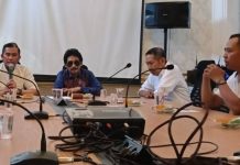 Jelang Konferensi Persatuan Wartawan Indonesia, PWI Sulsel Gelar Rapat Pleno FOTO: Ketua PWI Sulawesi Selatan (Sulsel), Agus Salim, S.Sos dan Dewan Penasehat Andi Pasamangi Wawo saat menghadiri rapat pleno di gedung PWI Sulsel di Jl. Maccini Sawah No.16-10, Maccini, Kecamatan Makassar, Kota Makassar, Senin, (26/5).