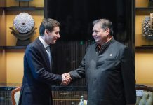 Menko Bidang Perekonomian Gelar Pertemuan dengan EEC FOTO: Menteri Koordinator (Menko) Bidang Perekonomian Airlangga Hartarto menggelar pertemuan dengan bilateral dengan Member Of The Board – Minister in Charge of Trade of the Eurasian Economic Commission (EEC), Andrey Slepnev, di Jakarta. (Properti via Facebook Airlangga Hartarto)