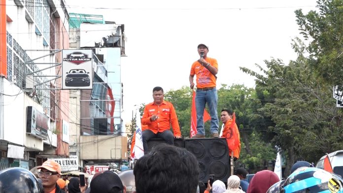 IMG-20250501-WA0148 FOTO: Peringatan Hari Buruh Internasional (May Day) di Kota Medan diwarnai dengan aksi unjuk rasa yang diinisiasi oleh Partai Buruh Sumatera Utara dan beberapa elemen buruh.
