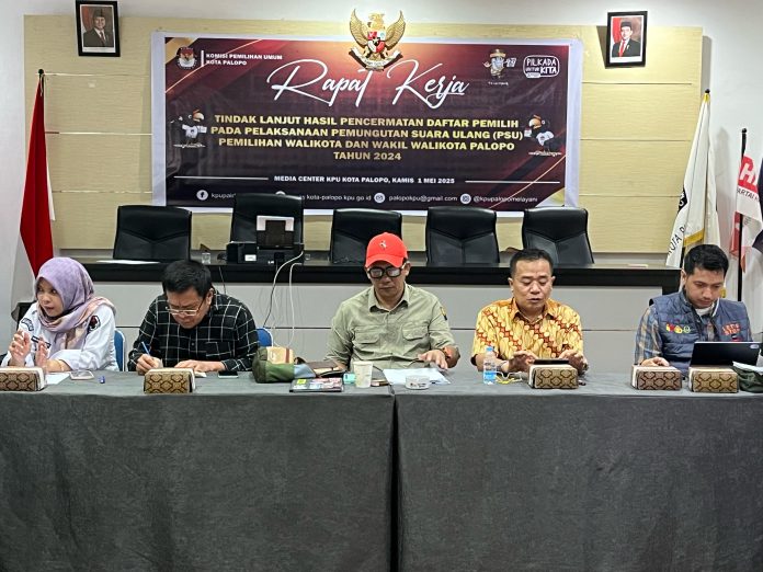 IMG-20250501-WA0159 FOTO: KPU Sulsel menggelar pertemuan dengan KPU Palopo, Bawaslu dan Liaison officer (LO) pasangan calon (Paslon) Wali Kota dan Wakil Wali Kota. Kamis (1/5)