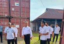 Rupbasan Makassar Bakal Dikelola Kejati Sulsel FOTO: Pejabat di Kanwil-Imipas Sulawesi Selatan pada kesempatan lainnya meninjau Rupbasan di Jalan Rutan, Kelurahan Gunung Sari, Rappocini, Kota Makassar. (Istimewa)