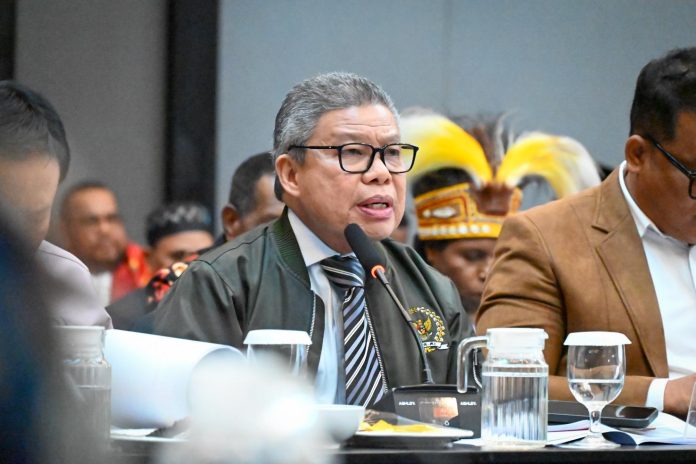IMG-20250502-WA0201 FOTO: Taufan Pawe anggota Komisi II DPR RI saat kunjungan kerjanya di Provinsi Papua Barat Daya, Jumat 2 Mei 2025.