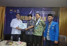 Taruna Ikrar Kepala BPOM: Generasi Muda Jaman Now Harus Tangguh, Bukan “Strawberry” FOTO: Paling kiri, Kepala Badan Pengawas Obat dan Makanan Republik Indonesia (BPOM RI), Prof. Taruna Ikrar saat menghadiri kegiatan kaderisasi PB PMII tahun 2024.