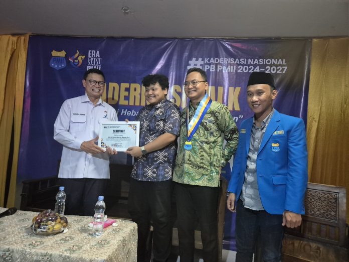IMG-20250502-WA0274(1) FOTO: Paling kiri, Kepala Badan Pengawas Obat dan Makanan Republik Indonesia (BPOM RI), Prof. Taruna Ikrar saat menghadiri kegiatan kaderisasi PB PMII tahun 2024.