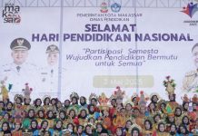 Warga Makassar Berharap Hardiknas Tahun Depan Sewa Baju Adat Tidak Dibebankan Lagi ke Orangtua Murid FOTO: Peringatan Hardiknas ke 66 Tahun Pemerintah Kota Makassar digelar di lapangan Karebosi, Jumat 2 Mei 2025. (Properti Humas Pemkot Makassar)