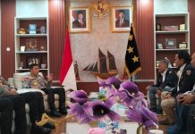 Narkoba Serta Kambitmas Jadi Bahan Diskusi Kapolda dan Satgas KT Sulsel FOTO: Ketua Satgas Karang Taruna Provinsi Sulawesi Selatan, Zulkifli dan Kapolda Sulsel, Irjen Pol Drs. Rusdi Hartono, M.Si, di Mapolda Sulsel pada selasa 6 Mei 2025.