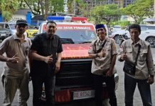 Hadirkan Mobil Damkar Multi Fungsi, DPD Desa Bersatu Sulsel Apresiasi Program Kepala Desa Punagaya Jeneponto FOTO: Kedua dari kiri, Arrumi Achmad, Ketua Desa Bersatu Sulsel