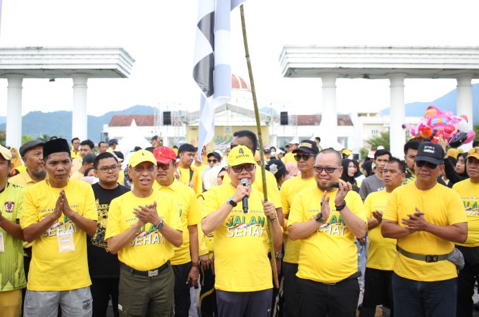 IMG-20250511-WA0070 FOTO: Ketua DPD Partai Golkar Sulawesi Selatan (Sulsel) Taufan Pawe melepas ribuan peserta Jalan Sehat di Lapangan Pancasila Kota Palopo, Sabtu 10 Mei 2025 kemarin.