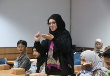 Career Talk Bareng Teman Difabel: Komitmen Unhas untuk Kesadaran Inklusif FOTO: Nabila May Sweetha, mahasiswa Ilmu Politik, dengan penuh semangat menggali pengalaman pemateri.