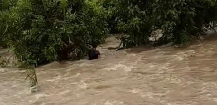 FOTO: Ilustrasi sungai saat air bah. (Istimewa)