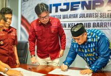 Rutan Barru Teken MoU dengan PKBM Mattirowalie, Wujudkan Pembinaan Lewat Pendidikan FOTO: Rumah Tahanan Negara Kelas IIB Barru menjalin kerja sama dengan PKBM Mattirowalie Kabupaten Barru dalam rangka memberikan akses pendidikan bagi warga binaan. Penandatanganan nota kesepahaman berlangsung di Ruang Pertemuan Rutan Barru, Kamis (15/05) dan dihadiri oleh jajaran PKBM serta staf pelayanan tahanan.