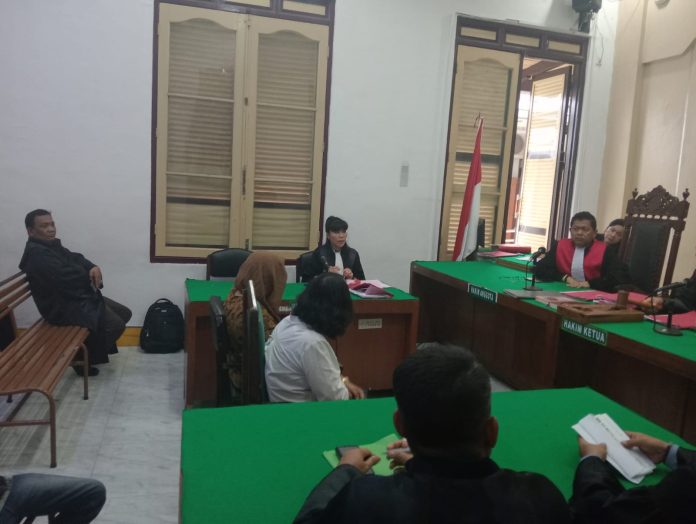 IMG-20250515-WA0235 FOTO: Sidang lanjutan kasus dugaan penganiayaan yang melibatkan Doris Fenita br Marpaung dan Riris Partahi br Marpaung kembali digelar di Pengadilan Negeri Medan, Rabu (24/5) kemarin
