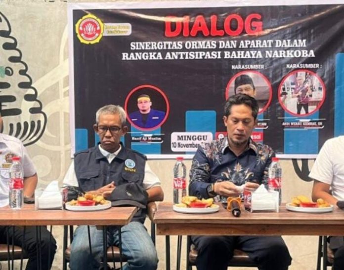 IMG-20250515-WA0289 FOTO: Kegiatan dialog publik tentang bahaya penggunaan narkoba yang diinisiasi oleh Ketua Karang Taruna Kota Makassar Muhammad Zulkifli. (Istimewa)