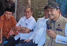 Gus Ipul Tak Berminat Jadi Calon Ketua Umum PPP, Lebih Milih Urus Warga Miskin Ekstrim FOTO: Paling kiri sesepuh GP Ansor Sulsel Makmur Idrus Asegaf dan Menteri Sosial Saifullah Yusuf atau Gus Ipul saat berkunjung ke Sulawesi Selatan (Sulsel) beberapa waktu lalu. (Istimewa)