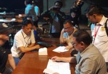 Ormas Islam Apresiasi Gubernur Sulsel Segel THM Exodus di Makassar FOTO: Kepala DPMPTSP Pemprov Sulsel, Asrul Sani saat melakukan penyegelan THM Eksodus di Jalan Perintis Kemerdekaan, Kecamatan Tamalanrea, Kota Makassar.