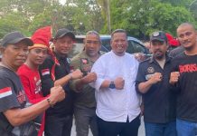 Laskar Garuda Indonesia Bersatu: Kombes Pol Arya Perdana Pemimpin yang Tegas dan Humanis FOTO: Muhammad Mukram (Baju Putih) Ketua Laskar Garuda Indonesia Bersatu bersama pimpinan ormas di Sulawesi Selatan. (Istimewa)