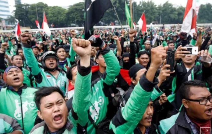IMG-20250517-WA0193 FOTO: Pengemudi Ojol saat menggelar aksi di Jakarta. (Properti Akurat.co)