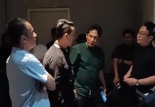 Padahal sudah Disegel THM Tetap Beraktivitas, BMI-KAPAK 21 Desak Gubernur Sulsel Tutup Permanen Exodus FOTO: Kiri Ketua KAPAK 21, Andi Rahman Saleh dan Ketua Umum BMI Muhammad Zulkifli (Baju hijau) saat berbincang dengan pengelolaan THM Exodus. (Istimewa)