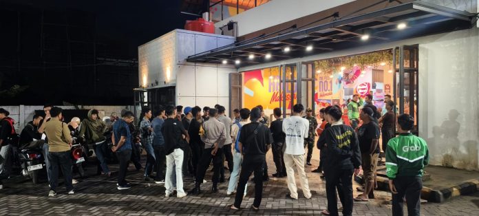 IMG-20250520-WA0507 FOTO: Aksi demonstrasi kembali digelar oleh Federasi Rakyat Anti Korupsi Sulawesi Selatan (Fraksi Sul-Sel) sebagai bentuk perlawanan terhadap ketidakadilan yang dilakukan oleh Pemerintah Daerah (Pemda) Kabupaten Gowa, Selasa, 20 Mei 2025.