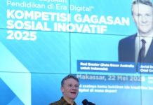 Pernah di Makassar, Dubes Australia Kenang Masa Kuliah di Unhas FOTO: Duta Besar Australia untuk Indonesia, HE. Rod Brazier di Kampus Universitas Hasanuddin dalam rangka menghadiri Kompetisi Gagasan Sosial Inovatif 2025 yang digelar di Aula Prof. Dr. Amiruddin, Fakultas Kedokteran Unhas, Kamis (22/5).